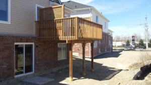 Balcony with privacy screens